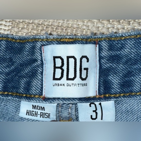 BDG High Rise Mom Jean in Medium Wash Size 31 - Picture 4 of 5